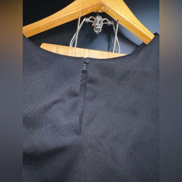 Bisou Bisou Peplum Tank Black With Keyhole Back Size Large NWT - Picture 4 of 5